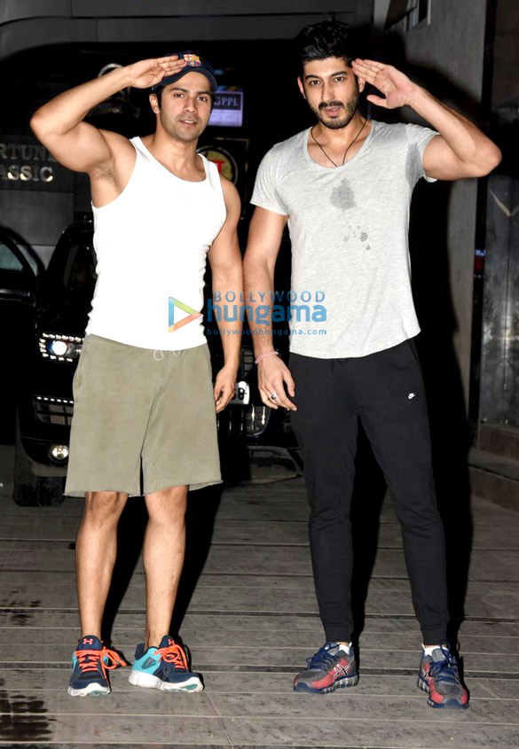 varun dhawan and mohit marwah snapped post gym in bandra 3