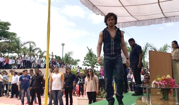 WOW! Tiger Shroff performed this stunt during film promotions on audience’s request