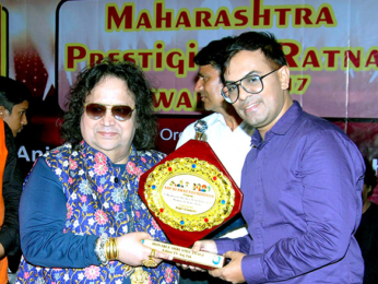 Bappi Lahiri, Prem Chopra, Himani Shivpuri, Swami ji grace the '7th Maharashtra Ratna Award'