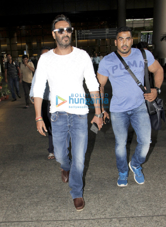 Ajay Devgn, Esha Gupta, Emraan Hashmi and Ileana D’Cruz snapped at the Mumbai airport