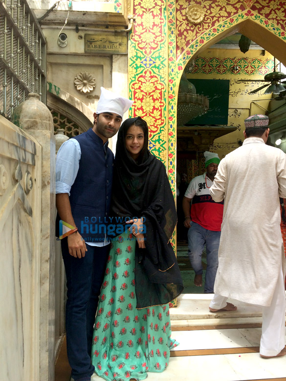 aadar jain and anya singh visit ajmer sharif dargah 1
