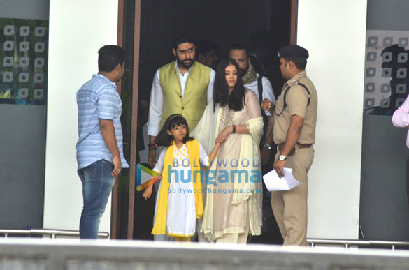 abhishek bachchan aishwarya rai bachchan and aaradhya bachchan return from allahabad after immersing aishwarya fathers ashes 4