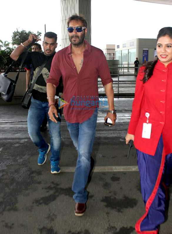ajay devgn esha gupta ileana dcruz and others snapped at the airport 1