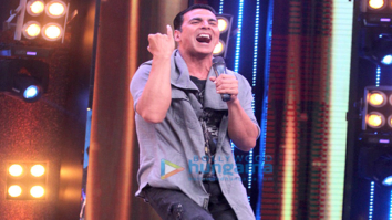 Akshay Kumar promotes ‘Toilet – Ek Prem Katha’ on Amul Sa Re Ga Ma Pa Li’l Champs