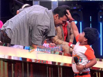Akshay Kumar promotes 'Toilet – Ek Prem Katha' on Amul Sa Re Ga Ma Pa Li'l Champs