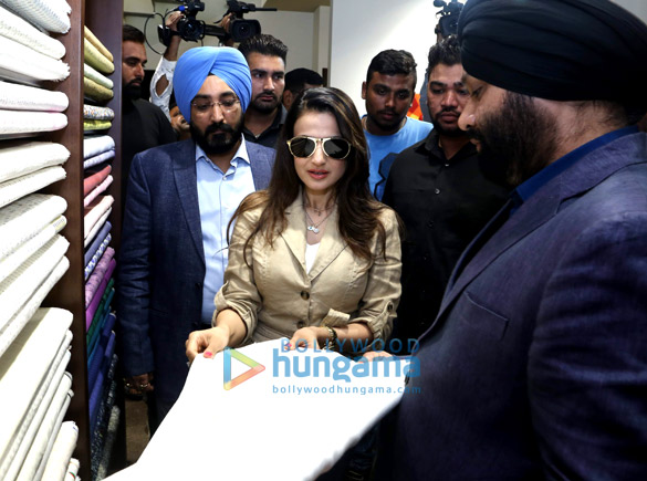 ameesha patel launches 151st linen club store in jalandhar 5