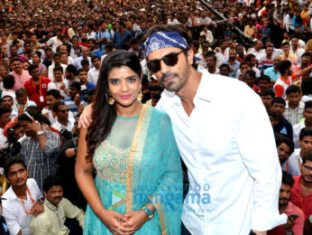 Arjun Rampal and Aishwarya Rajesh promote 'Daddy' at Dahi Handi Celebrations