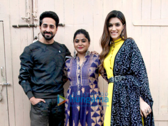 Ayushmann Khuranna and Kriti Sanon snapped promoting their film Bareilly Ki Barfi