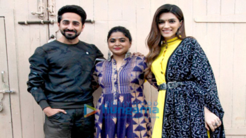 Ayushmann Khurrana and Kriti Sanon snapped promoting their film Bareilly Ki Barfi