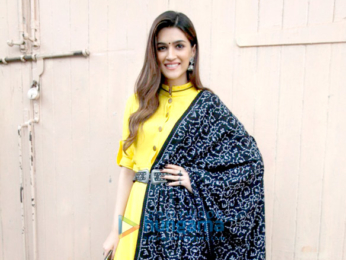 Ayushmann Khuranna and Kriti Sanon snapped promoting their film Bareilly Ki Barfi