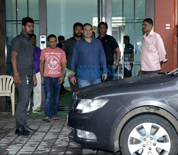 bollywood stars at salman khans ganesh visarjan 13
