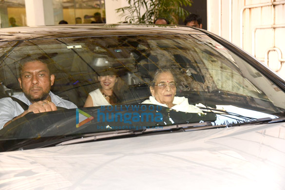 deepika padukone and madhuri dixit snapped at sunny super sound in juhu 4