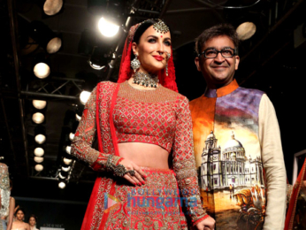 Elli Avram walks for Manoj Agarwal at Lakme Fashion Week 2017
