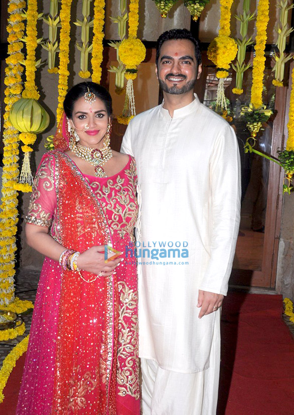esha deols family attends her baby shower 2