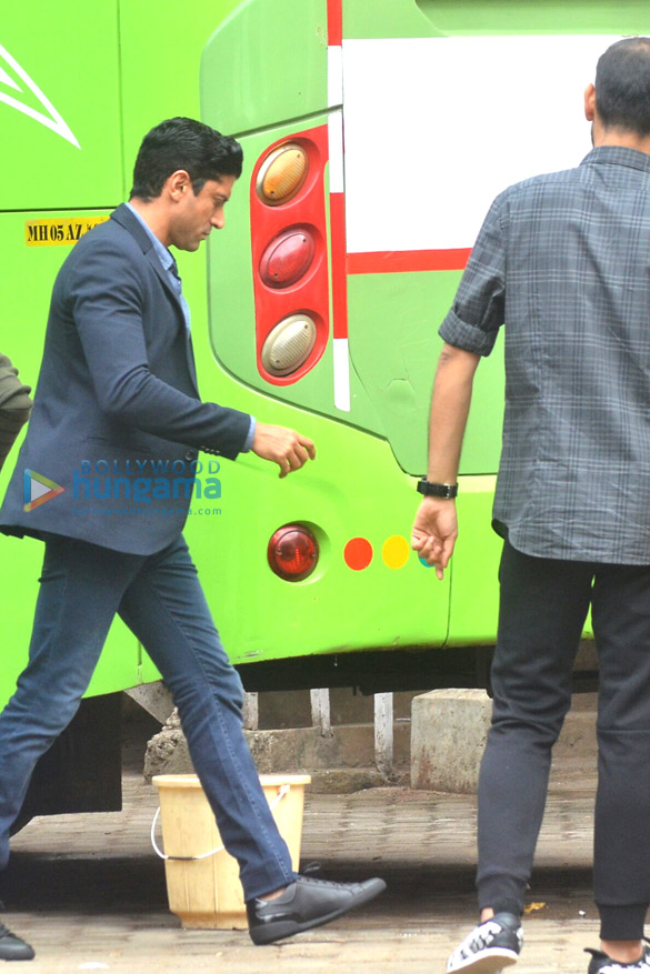 farhan akhtar snapped at mehboob studio today for an ad shoot 1
