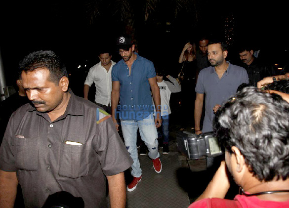 hrithik sussanne snapped with friends post dinner 1