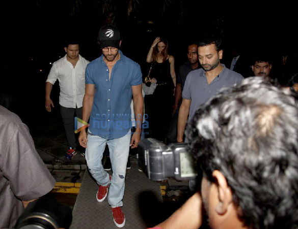 hrithik sussanne snapped with friends post dinner 3