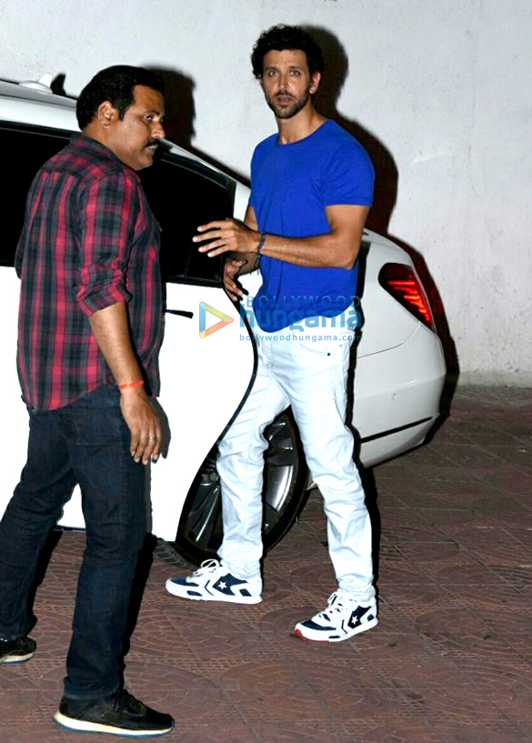 hrithik and ritesh snapped post meeting at farhans house 3