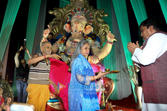 jaya bachchan in festive spirits 1