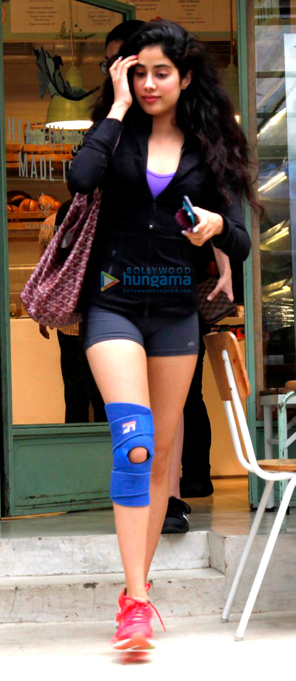 jhanvi kapoor and fatima sana shaikh snapped at kitchen garden 5