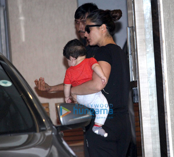 kareena kapoor khan snapped with taimur at babita kapoors house 4