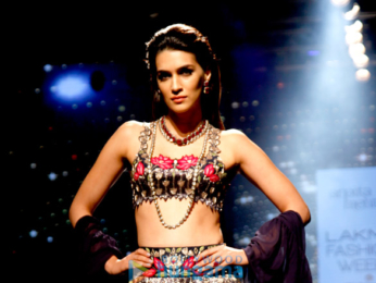 Kriti Sanon walks for Arpita Mehta at Lakme Fashion Week 2017