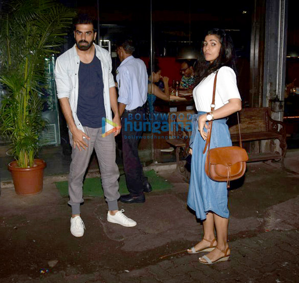 nimrat kaur snapped post dinner with friends in juhu 5
