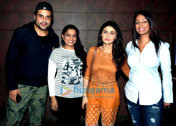 ragini khanna hosts the screening of gurgaon for her relative and friends 1