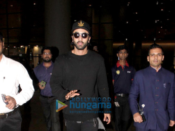 Ranbir Kapoor and Kangana Ranaut snapped at the airport