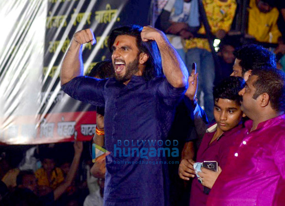 ranveer singh graces dahi handi celebrations in mumbai 3
