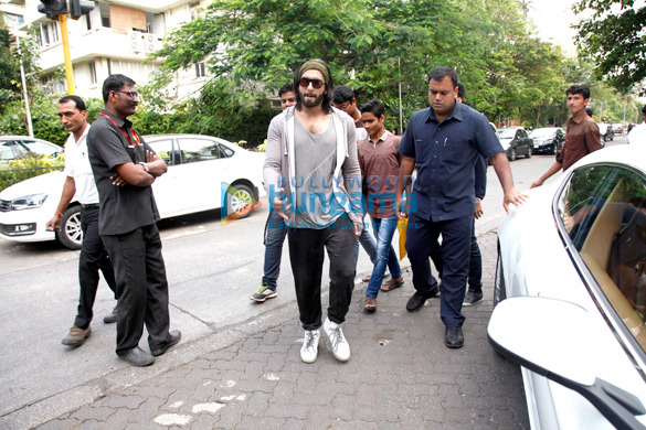 ranveer singh snapped post gym in bandra 3 4
