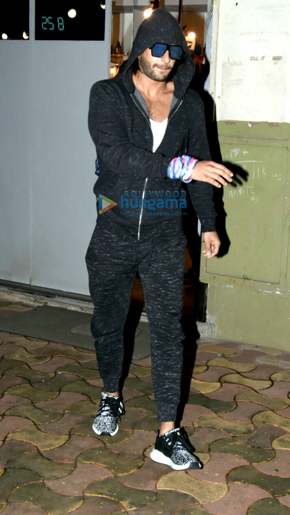ranveer singh snapped post salon session in bandra 1