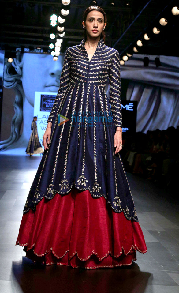 saiyami kher walks the ramp for designer nachiket barve at the lakme fashion week 2017 3