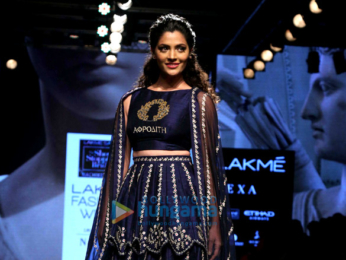 Saiyami Kher walks the ramp for designer Nachiket Barve at the Lakme Fashion Week 2017-