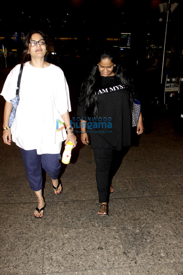 salman alvira arpita arrive back in mumbai 6