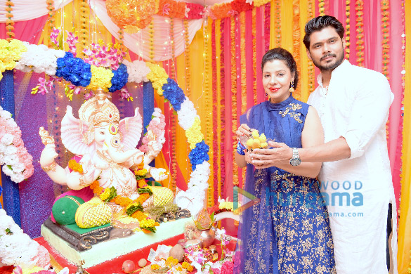 sambhavna seth her husband avinash dwivedi celebrate ganesh chaturthi 1