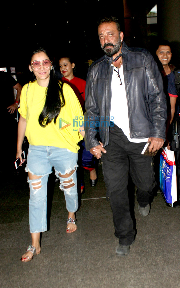 sanjay dutt and wife manyata dutt snapped at the mumbai airport 3