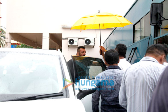 sanjay dutt snapped promoting his film bhoomi 1
