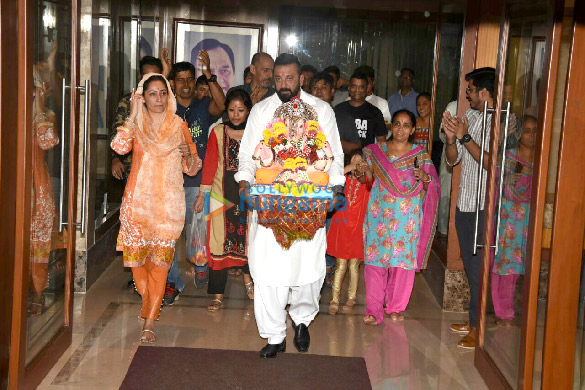 Sanjay Dutt’s Ganesha visarjan at Juhu Beach Sanjay Dutt’s Ganesha visarjan at Juhu Beach