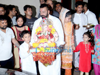 Sanjay Dutt's Ganesha visarjan at Juhu Beach