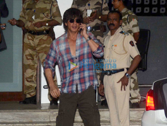 Shah Rukh Khan, Anushka Sharma & Imtiaz Ali depart for Delhi to promote 'Jab Harry Met Sejal'