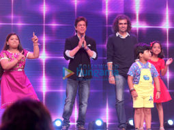 Shah Rukh Khan and Imtiaz Ali promote ‘Jab Harry Met Sejal’ on Sa Re Ga Ma Pa Li’l Champs
