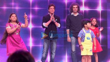 Shah Rukh Khan and Imtiaz Ali promote ‘Jab Harry Met Sejal’ on Sa Re Ga Ma Pa Li’l Champs