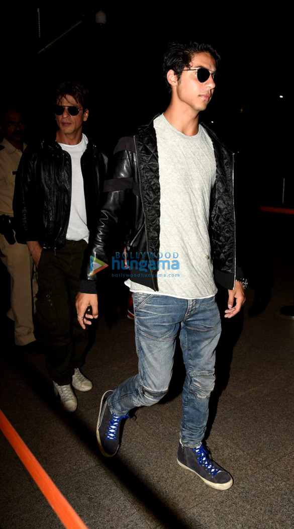 shah rukh khan snapped dropping his son aryan khan at the airport as he departs for usa 1