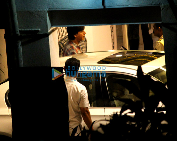 Shah Rukh Khan spotted at Dilip Kumar’s house