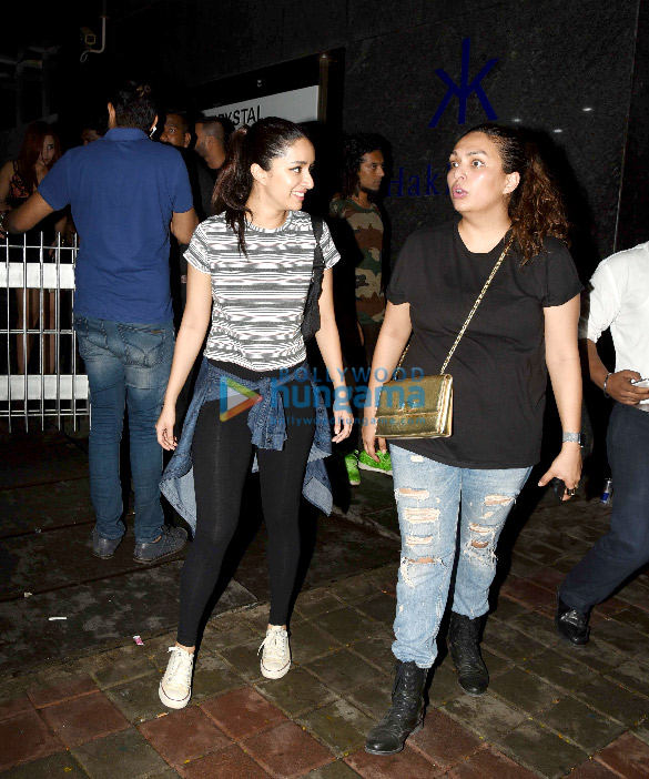 shraddha kapoor snapped with her friend post dinner at hakkasan 4