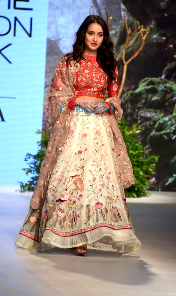 shraddha kapoor walks for rahul mishra at lakme fashion week 2017 3