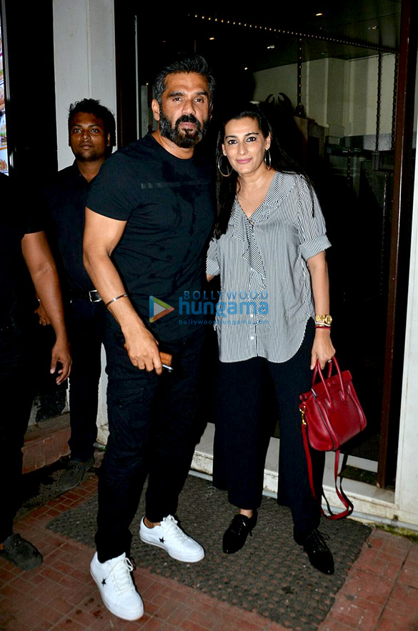 shraddha and suniel family snapped post dinner at bastian 2