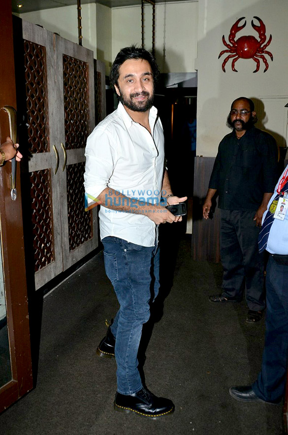 shraddha and suniel family snapped post dinner at bastian 4