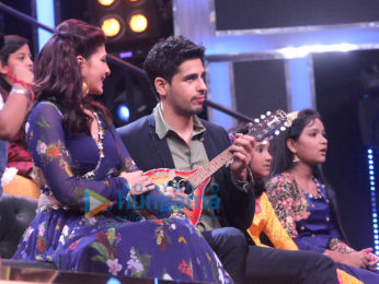 Sidharth Malhotra and Jacqueline Fernandez grace Sa Re Ga Ma Pa Li'l Champs only on Zee TV